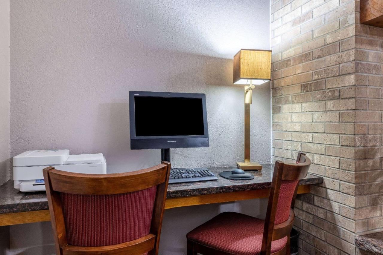 Americinn By Wyndham Dickinson Ngoại thất bức ảnh