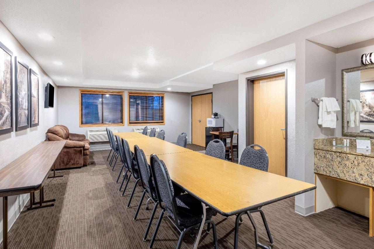 Americinn By Wyndham Dickinson Ngoại thất bức ảnh