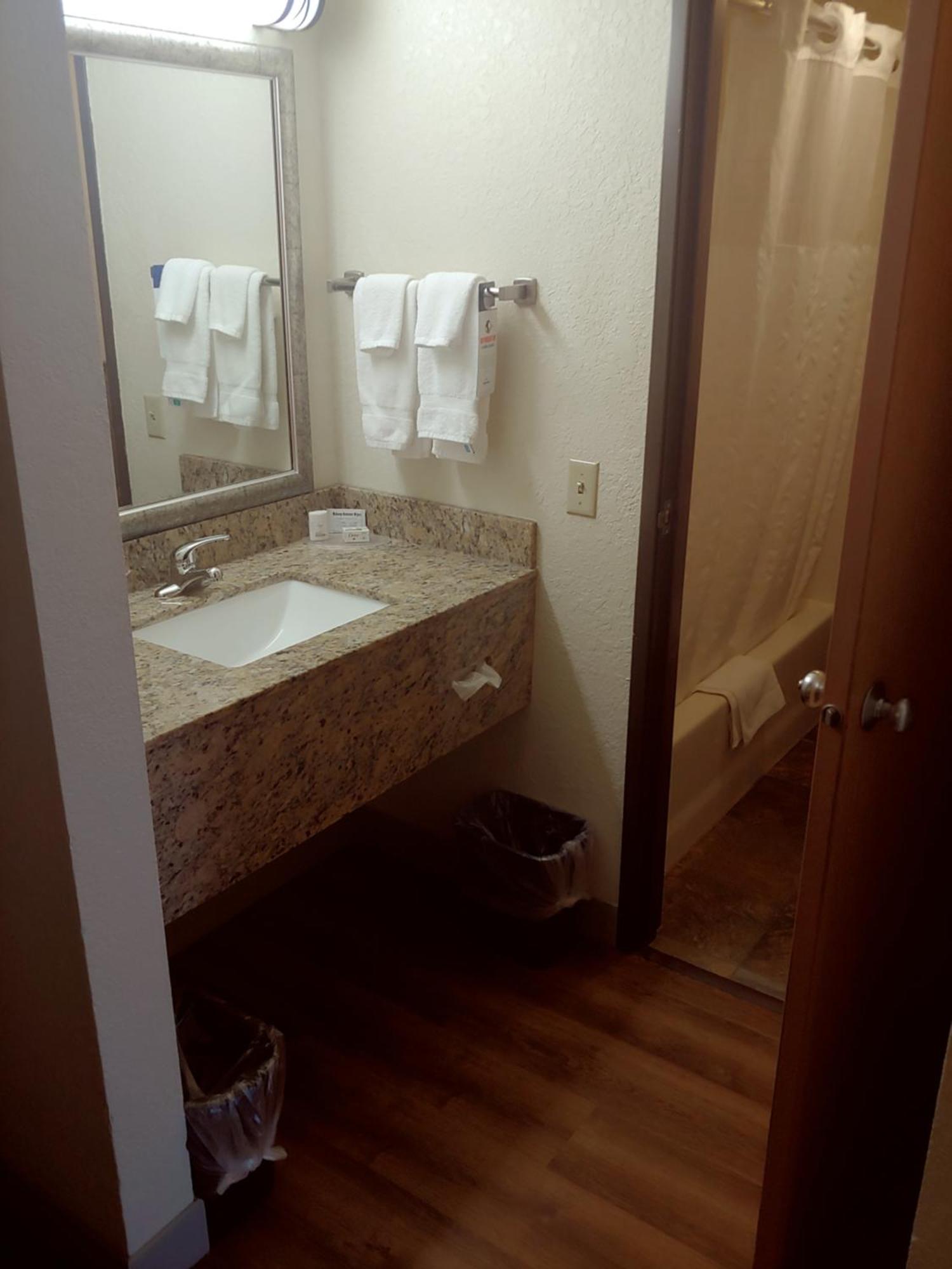 Americinn By Wyndham Dickinson Ngoại thất bức ảnh