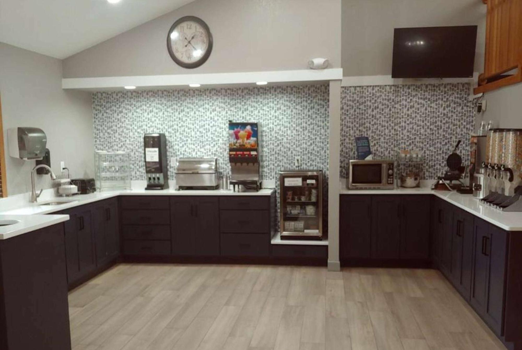Americinn By Wyndham Dickinson Ngoại thất bức ảnh